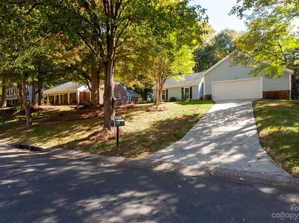 8719 Gruenewald Ln, Charlotte, NC 28210