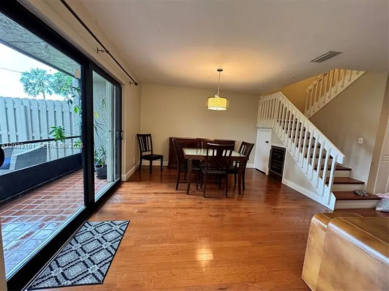 9023 Vineyard Lake Dr — Photo 8