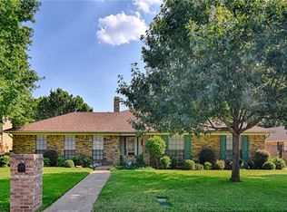 2002 Reverchon Dr, Arlington, TX 76017