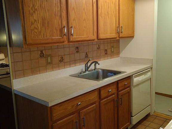 4th image of 26 Abingdon Ave