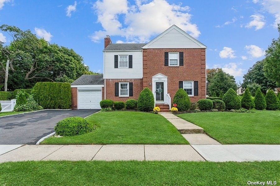 11 College Place, Garden City, NY 11530 Zillow