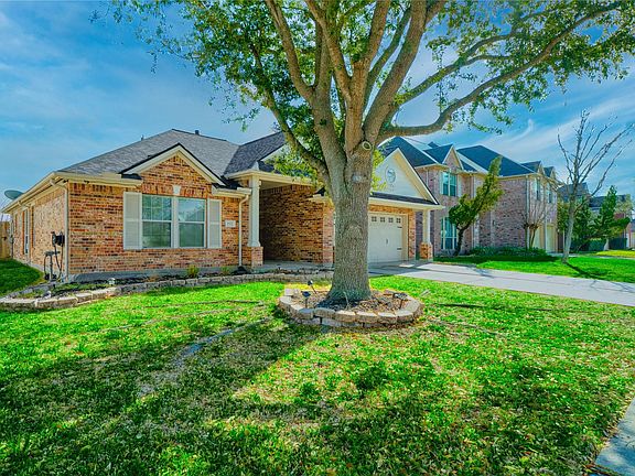 2nd image of 1527 Country Club Cove Dr