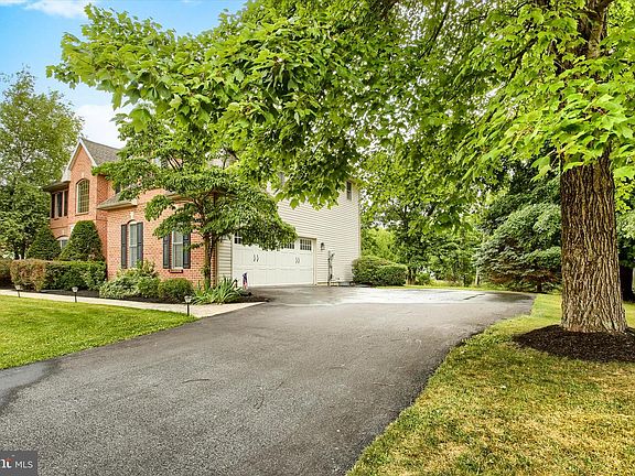 5th image of 1302 King Arthur Dr