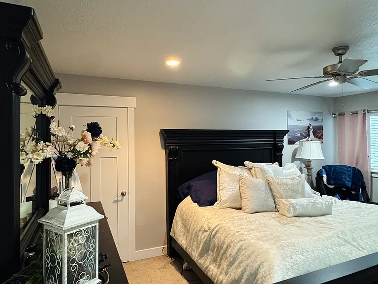 Master Bedroom (2 Closets his/hers set up)