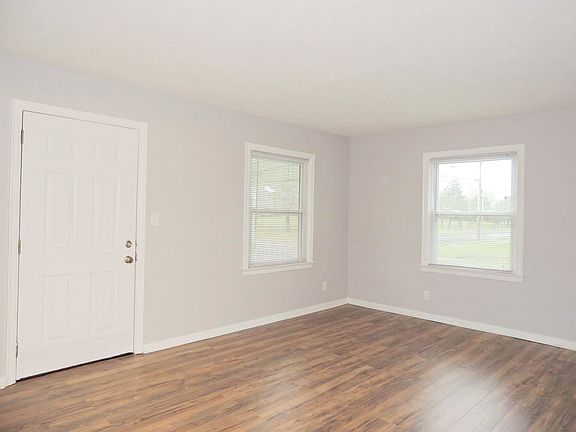 2nd image of 611 E 250th St