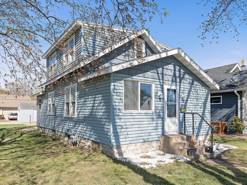 1st image of 428 9th Ave S