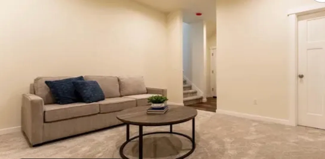 3 bed, 1577 sqft, $2,850 — Photo 2