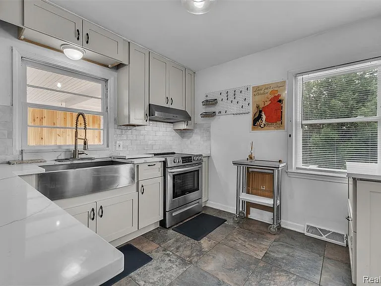 4918 Ainsley Ave — Photo 8