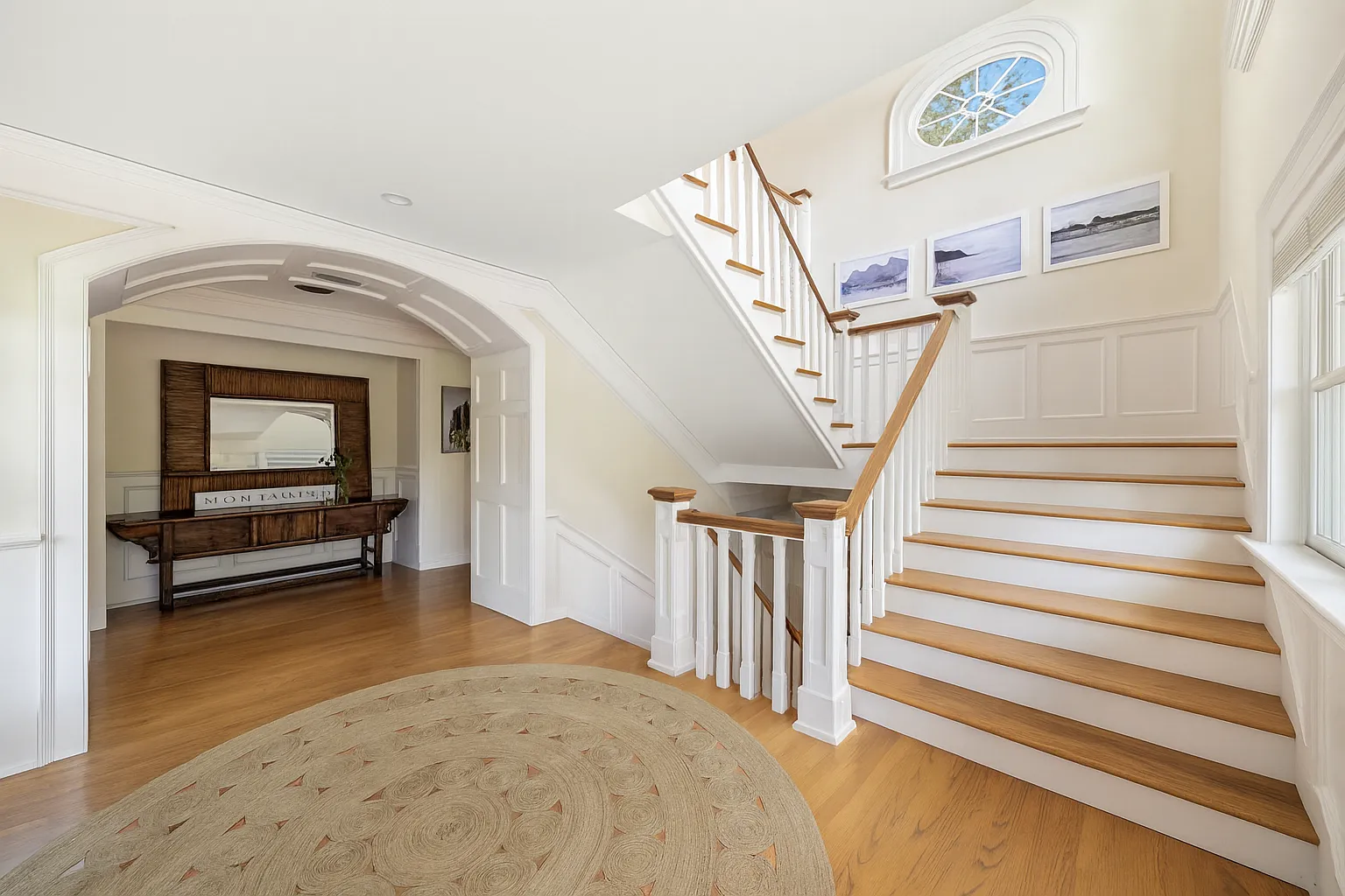 An Elevated Montauk Estate with Endless Views of Lake Montauk — Photo 3