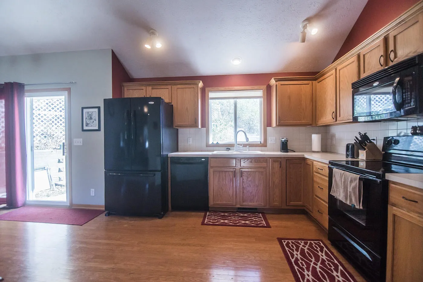 3 bed, 1791 sqft, $1,925 — Photo 3