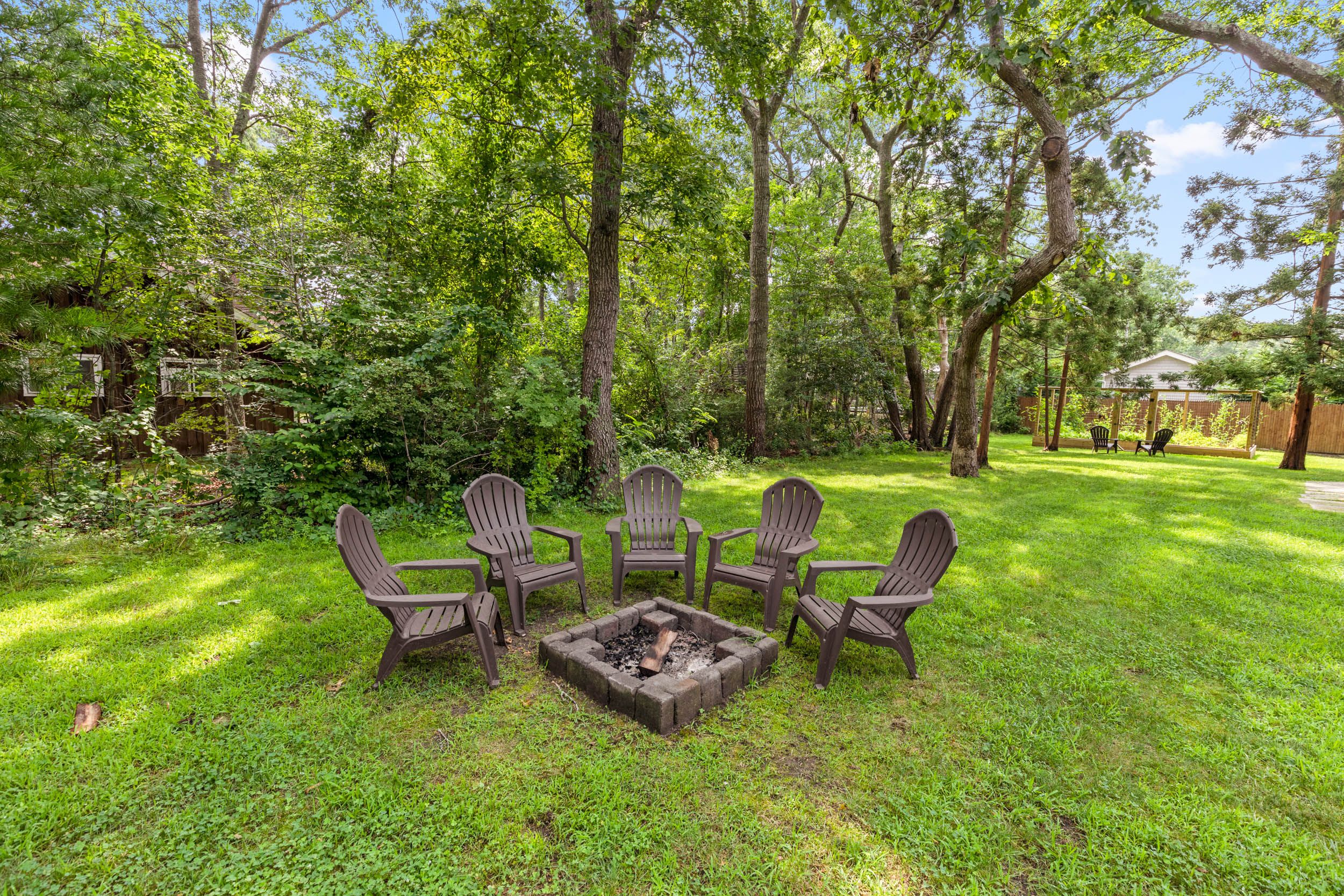 8 Oak Tree Ln, Hampton Bays, NY 11946 Out East