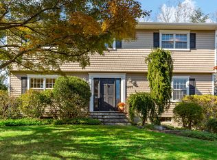 3647 Dalewood Ct, Yorktown Heights, NY 10598