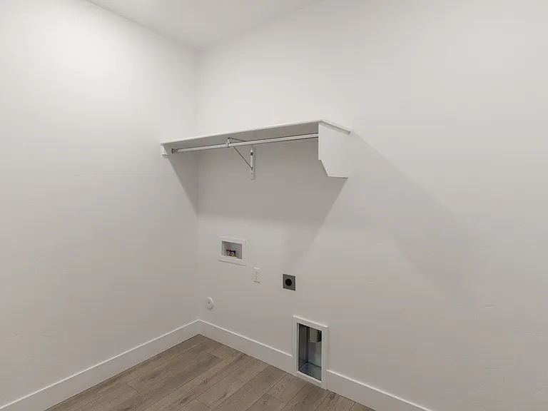 8933 W Tamworth Dr — Photo 29