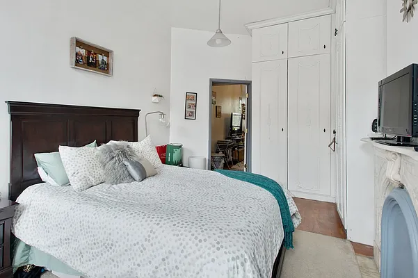 Rented by Brown Harris Stevens | media 7