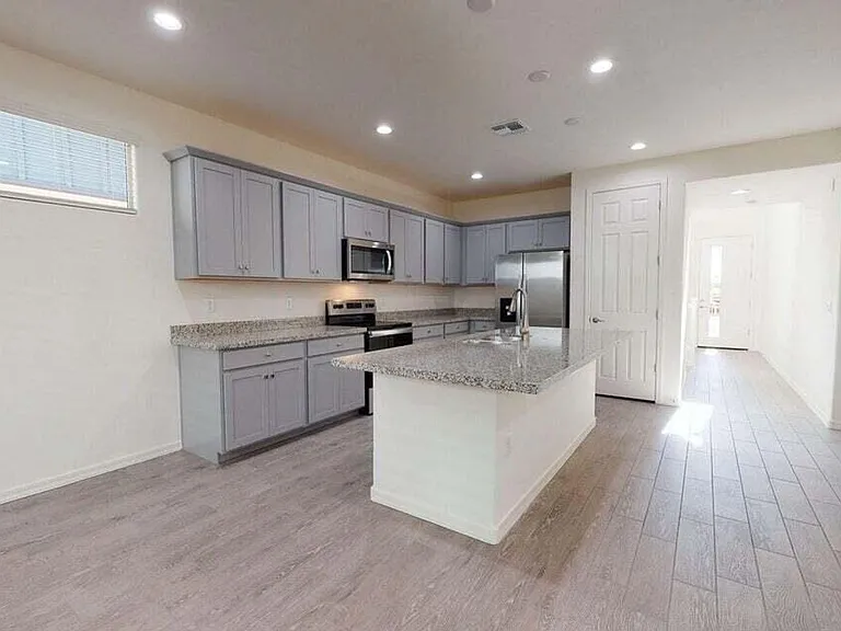 1107 S Vine St — Photo 6