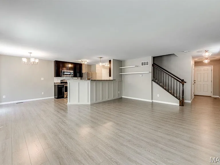 529 Parkgate Dr — Photo 3