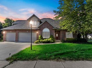 6030 W Eaglecreek Dr, Peoria, IL 61615