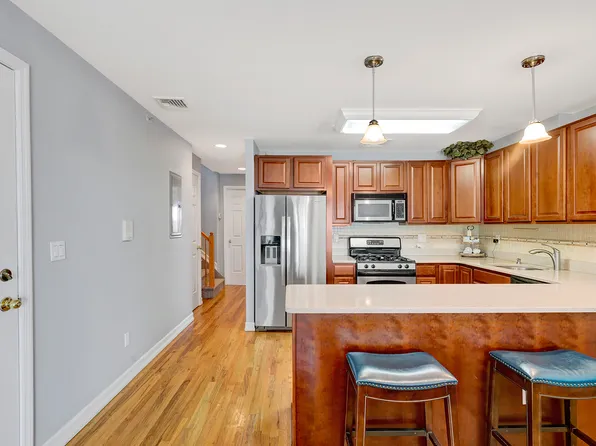 102-20 Rockaway Beach Boulevard image 11 of 32