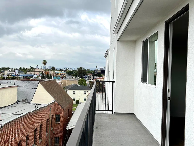 5210 W Olympic Blvd #201 — Photo 13