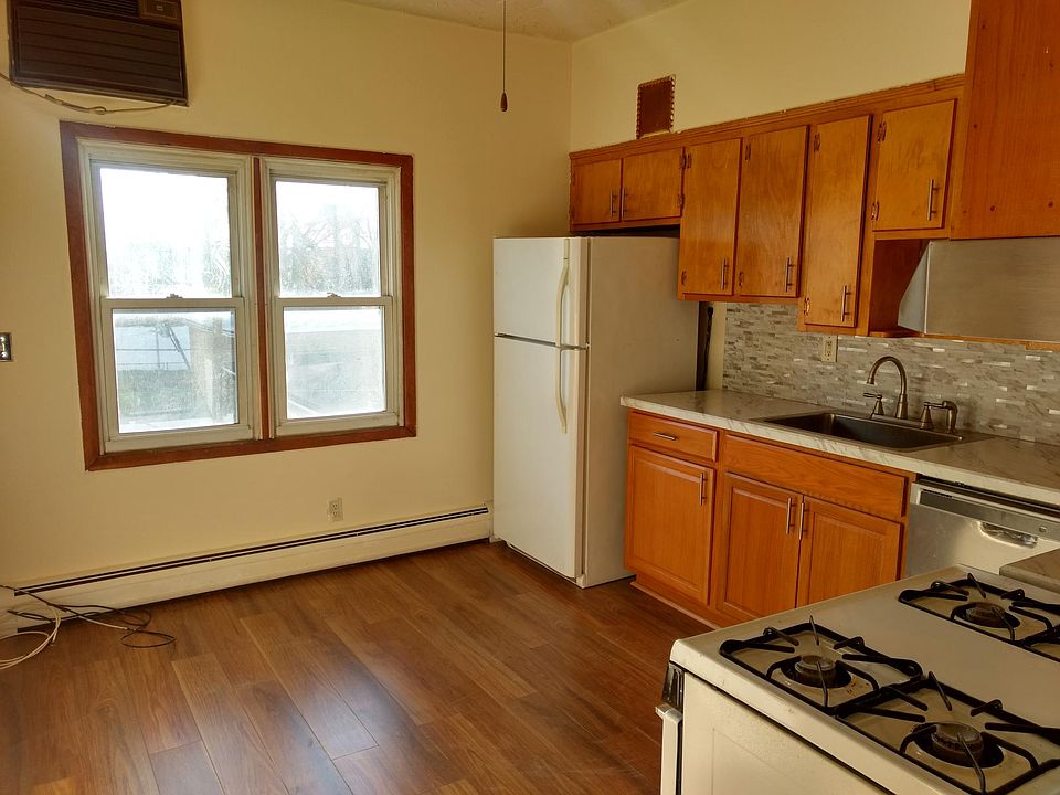 Eat in kitchen