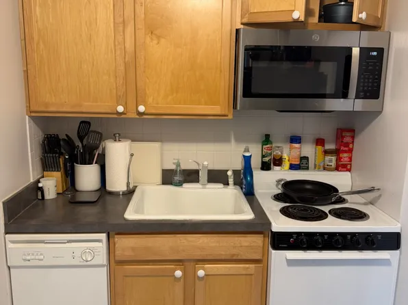 580 N Bank Ln APT 34, Lake Forest, IL 60045