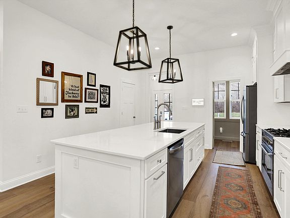 4th image of 4760 Willow Rd