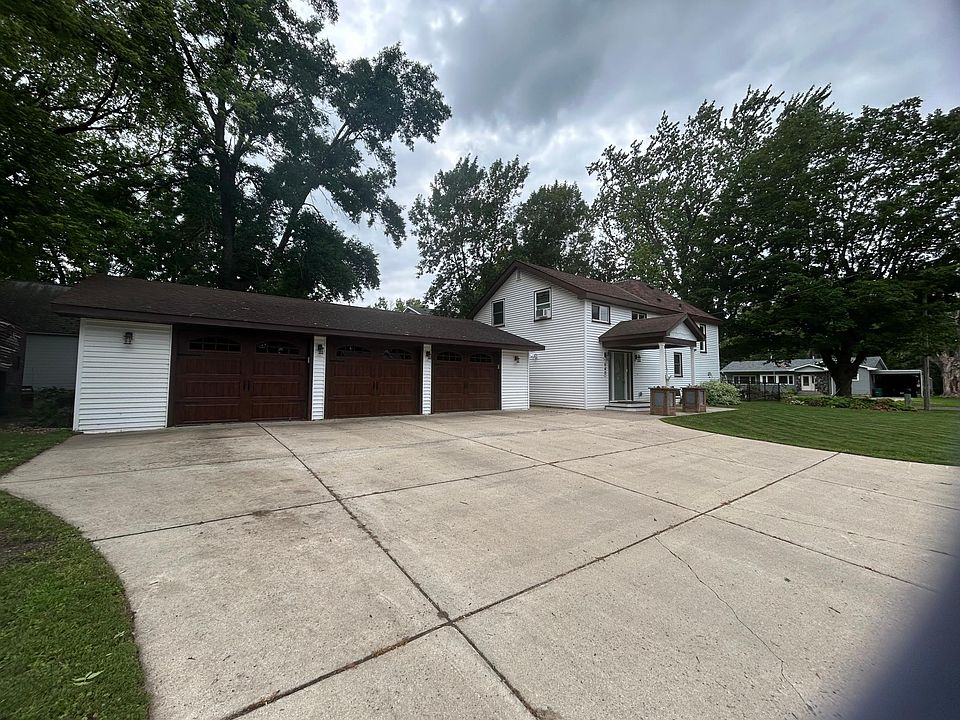 1st image of 640 3rd St N