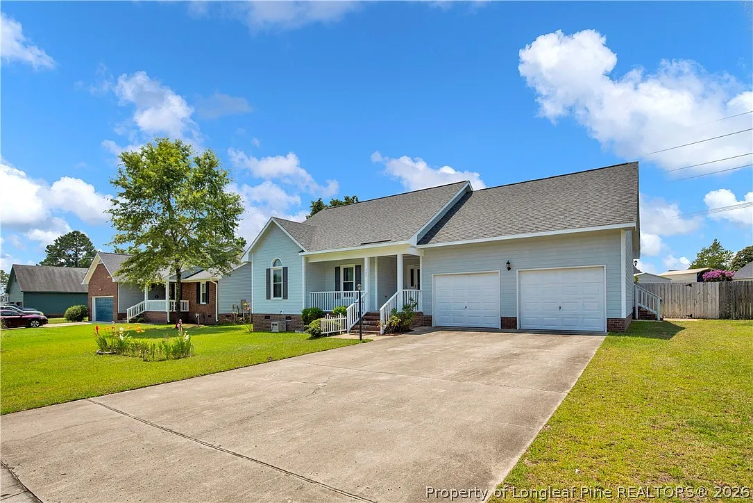 4 bed, 2.0 bath, 1600 sqft, $1,850 — Photo 2