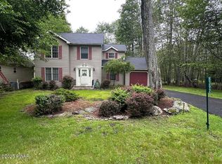 8392 Turtle Ln, Tobyhanna, PA