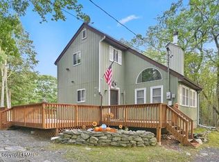 2227 Cardinal Dr, Bushkill, PA 18324