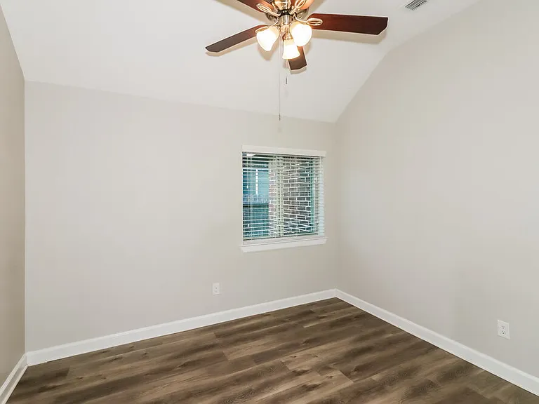 415 Rocky Briar Ct — Photo 13