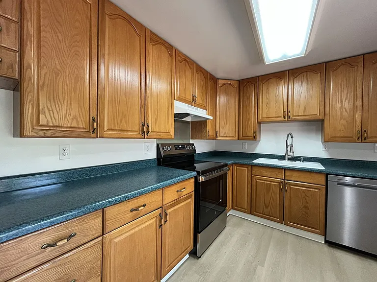 687 SE Barnes Ave — Photo 9