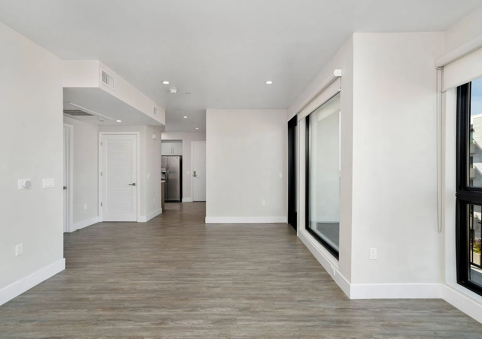 2 bed, 1012 sqft, $2,950 — Photo 3