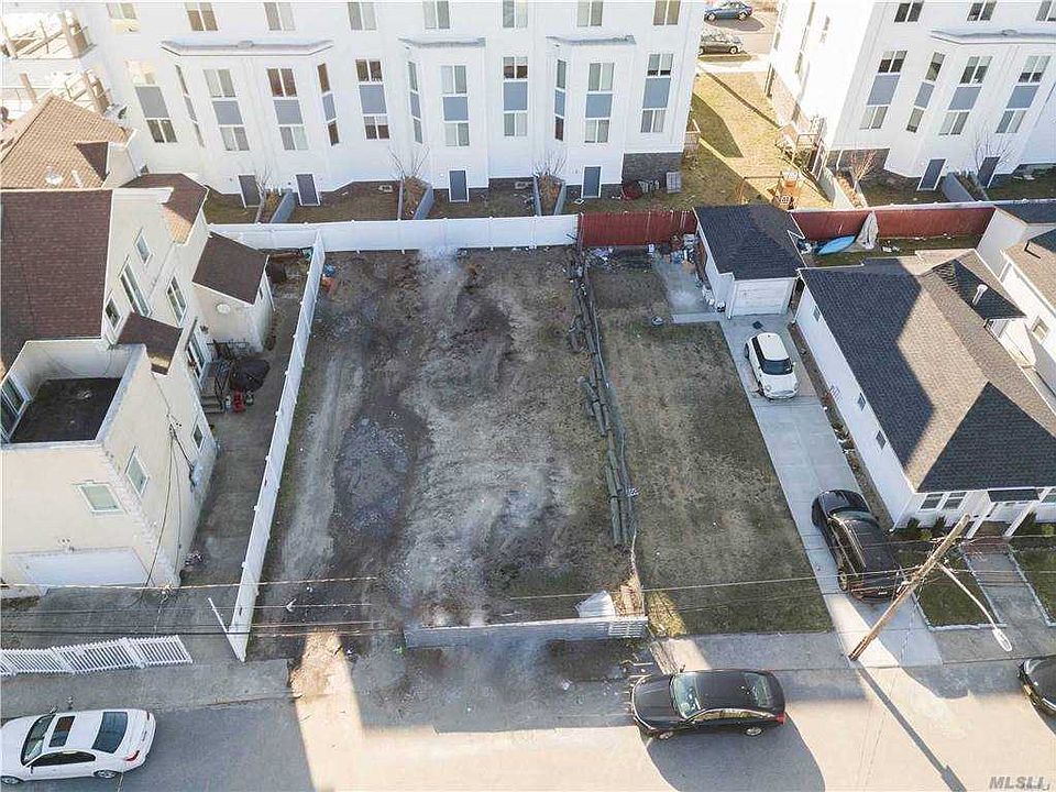 2nd image of 149 Beach 4th St