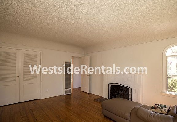 4th image of 1127 E Acacia Ave