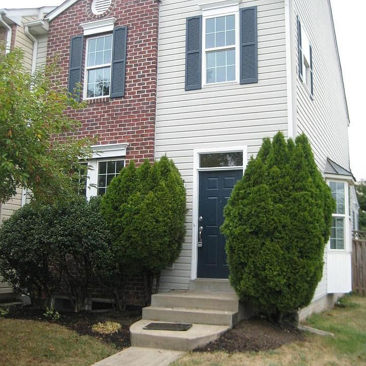 LARGE 3 LEVEL-REAR EXTENSION-DETACHED GARAGE