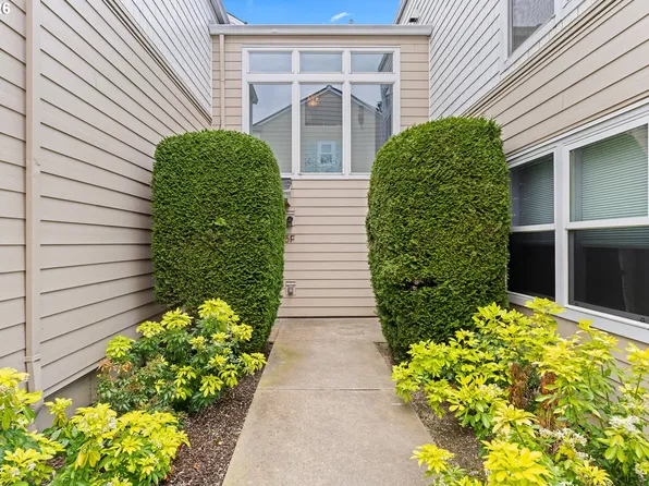 15711 NE Beech St, Portland, OR 97230