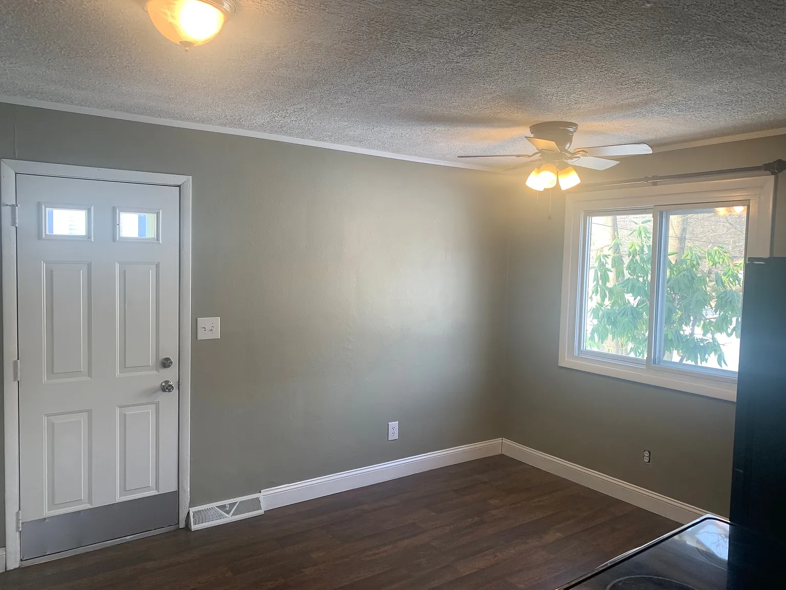 309 E Main St — Photo 2