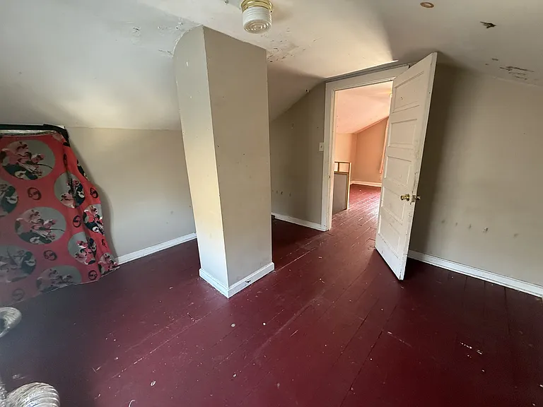 761 E Iowa St — Photo 11