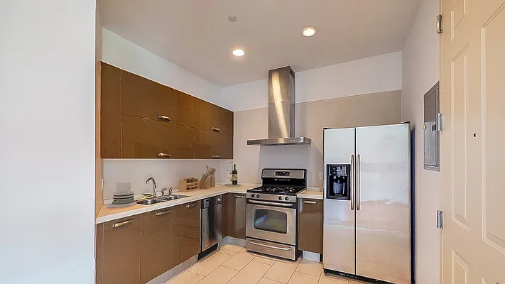 Rented by Kian Realty | media 10