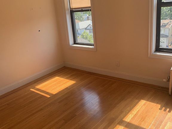 4th image of 2282 Ocean Ave APT 6