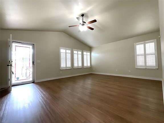 5th image of 724 Humming Fish Dr