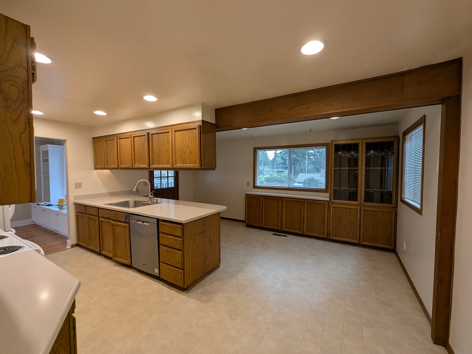 4 bed, 2150 sqft, $3,375 — Photo 4
