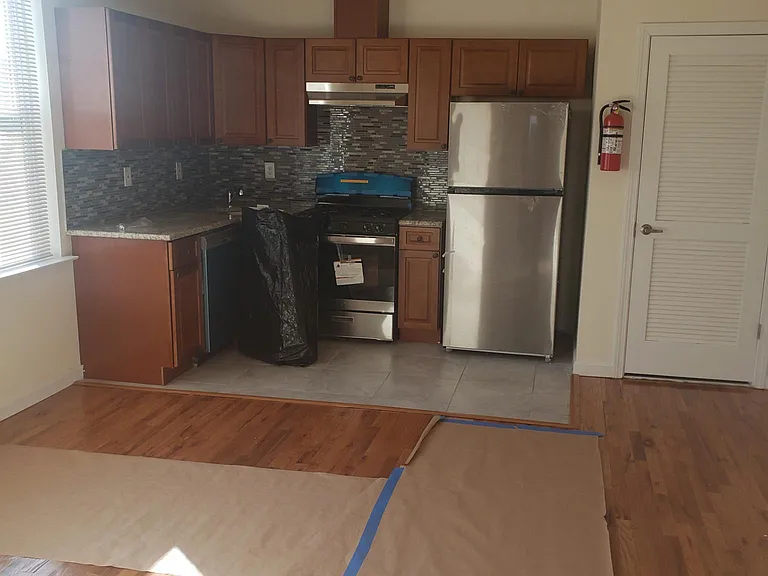 221 Fairmount Ave #2 — Photo 2