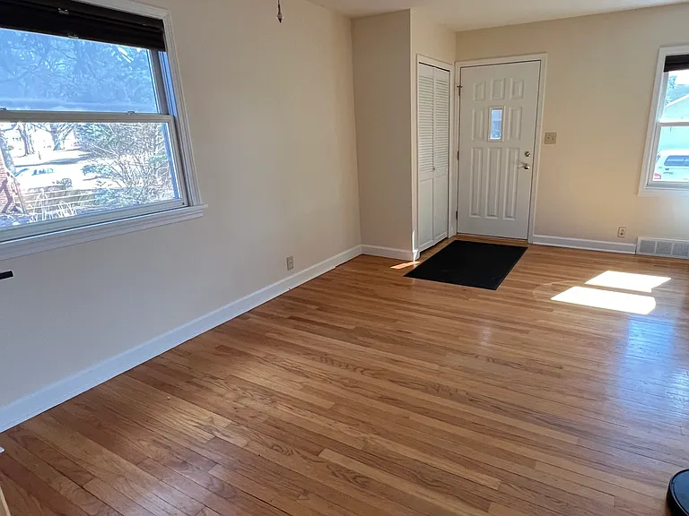 1610 W Union St — Photo 4