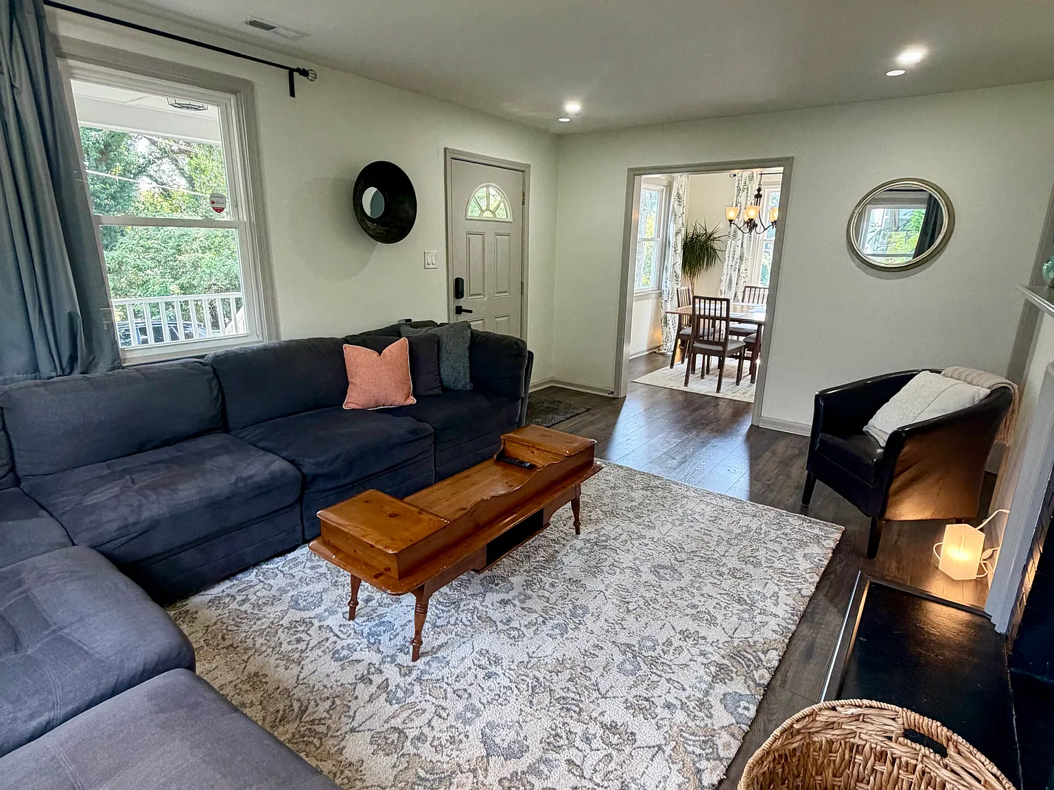 3 bed, 1050 sqft, $2,895 — Photo 3