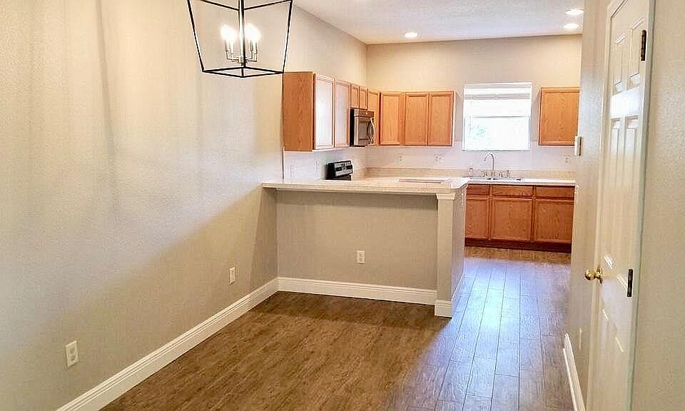 1st image of 221 Ashley Ct