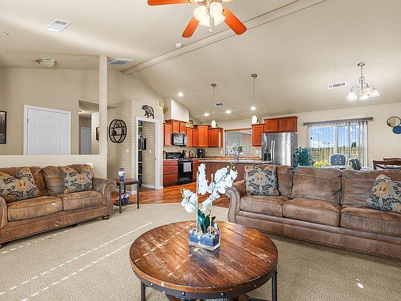 4th image of 2606 Sapphire Ln