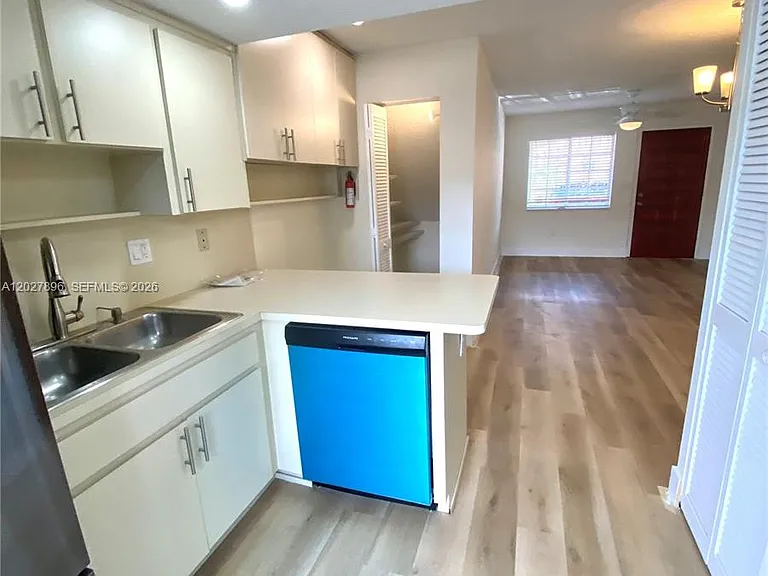 2212 W 74th St #101-28 — Photo 11