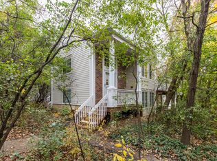 250 W Treehouse Ln, Round Lake, IL 60073